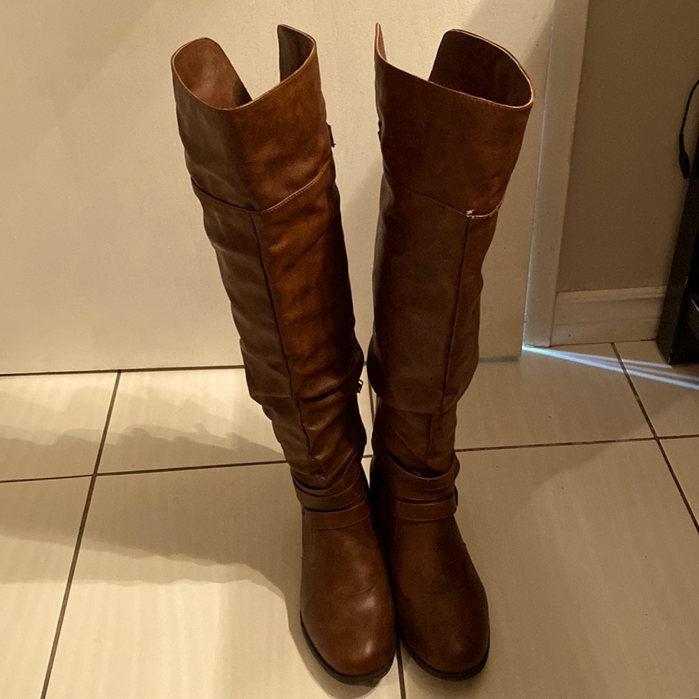 Brown boots with 1 inch thick heel